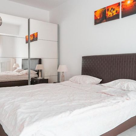 Bright Apartments Mamaia Nord Exterior photo