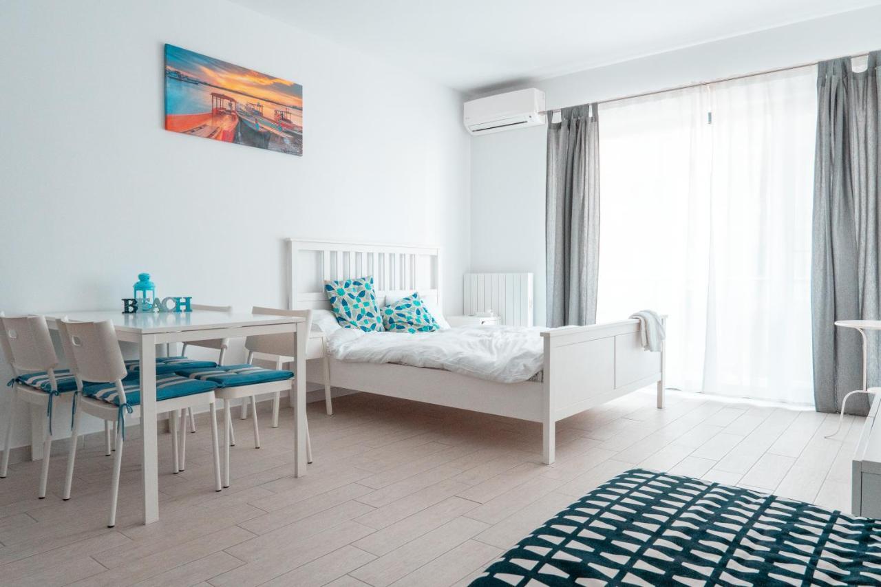 Bright Apartments Mamaia Nord Exterior photo