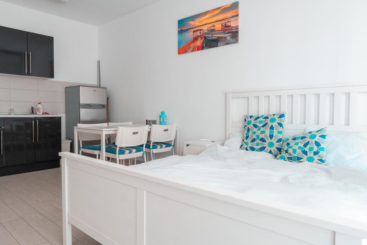 Bright Apartments Mamaia Nord Exterior photo