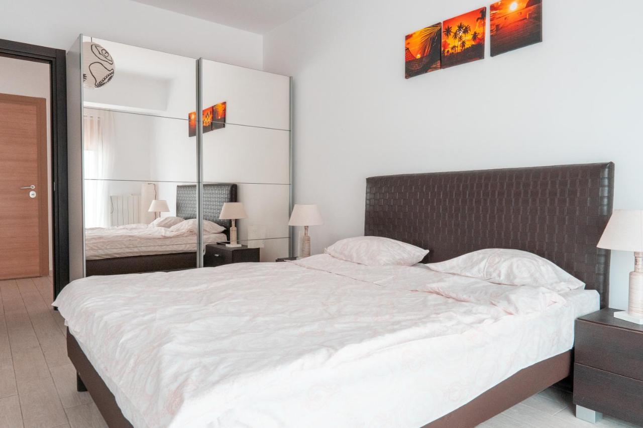 Bright Apartments Mamaia Nord Exterior photo