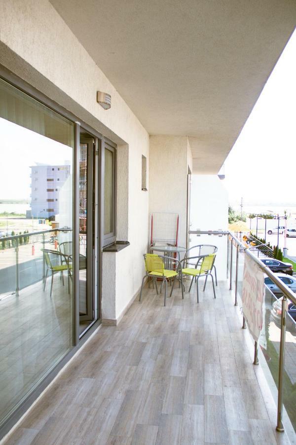 Bright Apartments Mamaia Nord Exterior photo